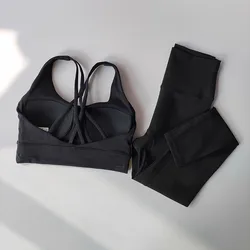 Women's Breathable Yoga & Gym Wear Set - 2-Piece Sports Crop Top and High-Waist Legging Fitness Outfit - M (Black)