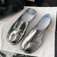 2023 Designer Silver Tabi ninja flats women bursting pattern leather split toe moccasins shoes female pig trotters loafers 1