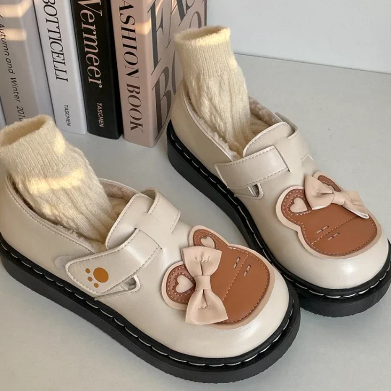 

Новая мультяшная Униформа с плоской подошвой для студентов женская обувь с маленьким медведем Лоферы женская обувь весна/лето 2024