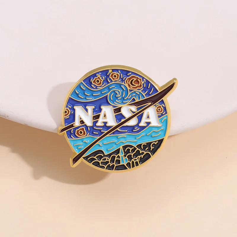 Mode Engelse Nasa Starry Sky Art Schilderijen Metalen Borstspelden Veelzijdige Tassen Kleding Accessoires Emblemen Geschenken Aan Vrienden Hot