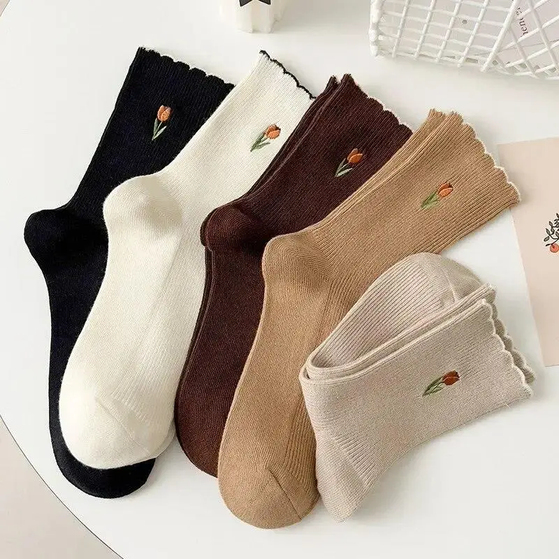 

Langmao Girls Women Embroidered Tulip Wooden Edge Stacked Cotton Socks Style Pure Cotton Seamless Mid-calf Socks Young Teens