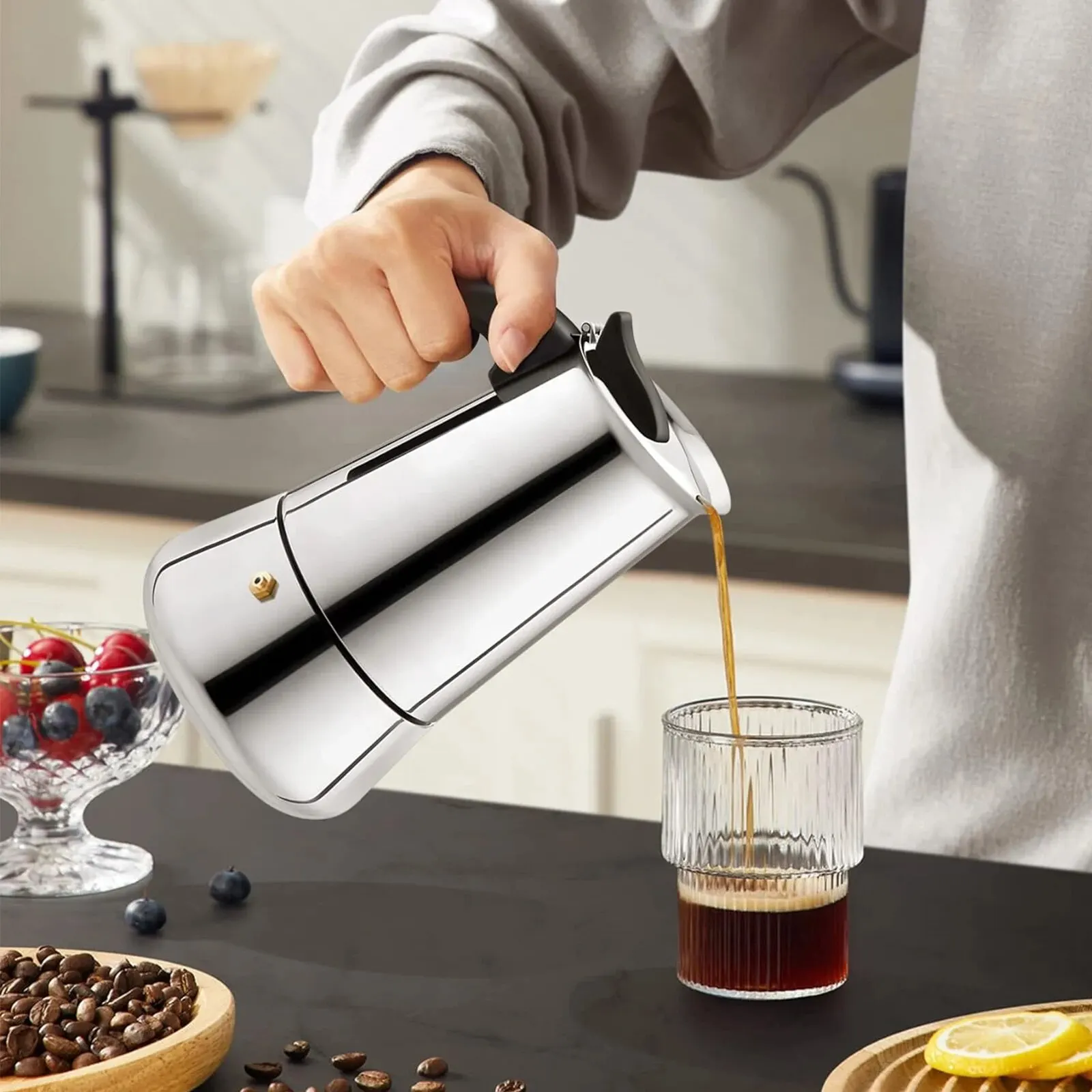 Suinga Cafetera italiana de acero inoxidable. Capacidad 2 tazas.  Utilización para gas, vitrocerámica, eléctrico e inducción. : :  Hogar y cocina