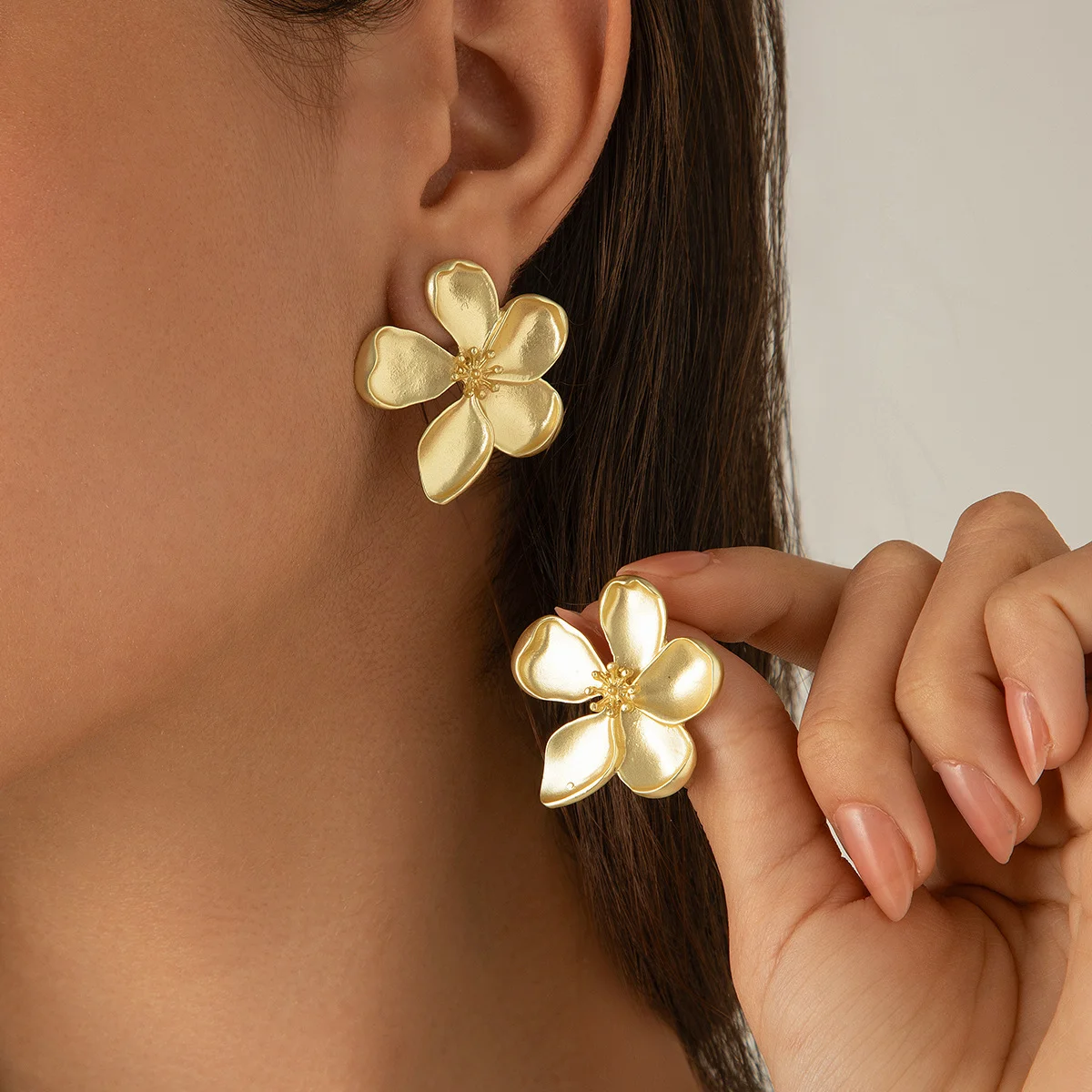 New Exaggerated European & American Style Metal Flower Stud Earrings For Women's Daily Wear Fashion Gold Color Jewelry Gifts 3