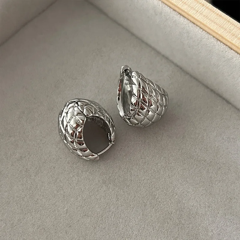 Simple Stud Earrings for Women Diamond Pattern Copper Alloy Geometric Earrings Piercing Fashion Jewelry Exquisite Gift