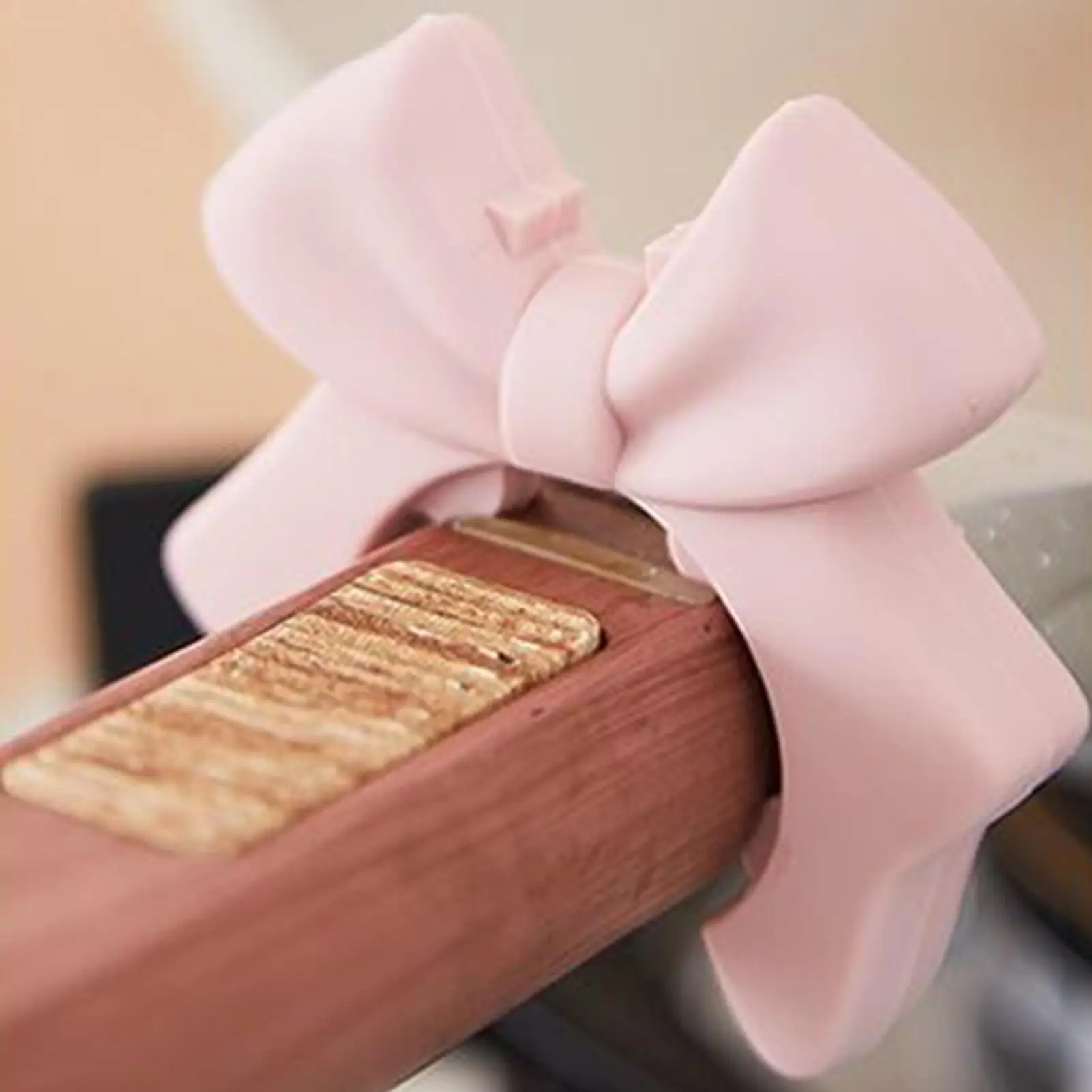 Bow Silicone Spatula Rack Silicone Utensil Holder Heat-Resistant Space-Saving Bowknot Ladle Rest for Pot Non-Slip Kitchen Gadget