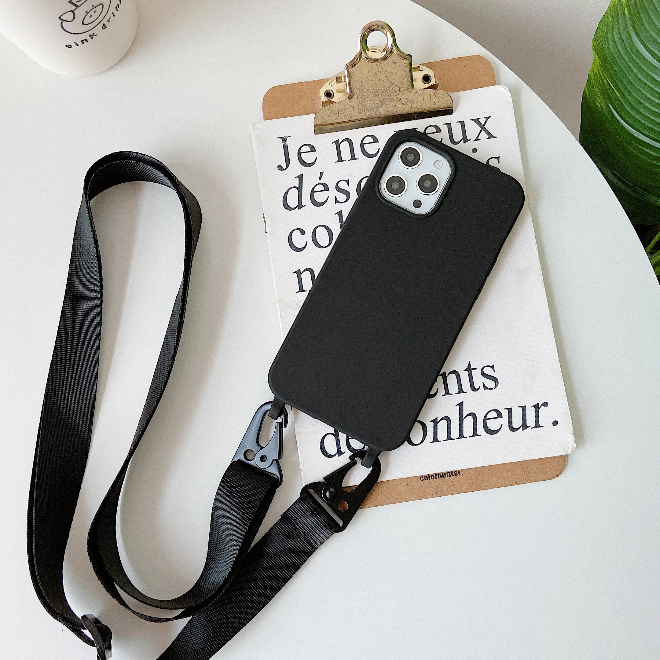 ตัวเลือกสินค้า เคสซิลิโคนนิ่มพร้อมสายคล้องคอ ใส่ iPhone ได้หลายรุ่น