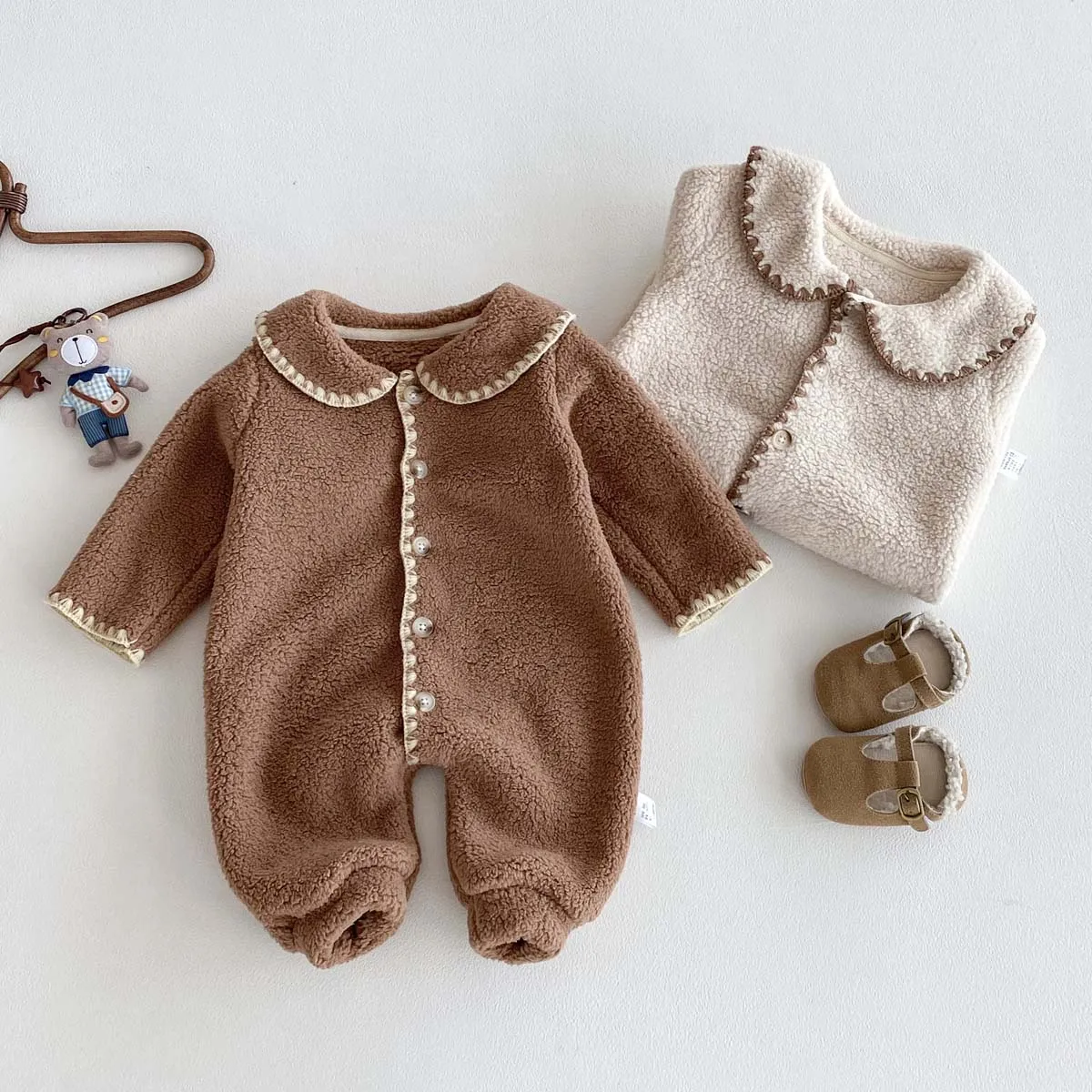 Description Picture 6 of itemBaby's winter lapel fleece-lined long-sleeved jumpsuit, male and female baby plush long-sleeved jumpsuit, very suitable for goin