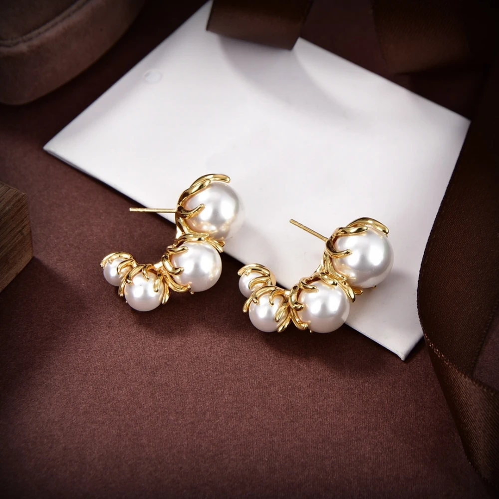 

2023 New Trend Size Gradient Pearl Arc Earrings For Women Party Personality Avantgarde Fashion Chic Hot Selling Luxury Jewelry.
