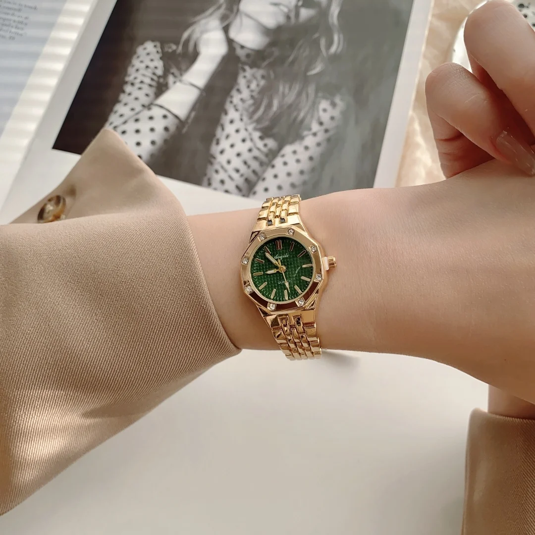 ساعة يد كوارتز بسوار فولاذي ذهبي على الموضة للنساء...