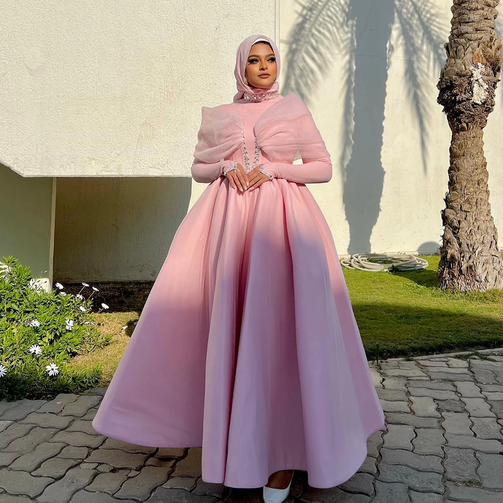 

Платье женское атласное ТРАПЕЦИЕВИДНОЕ до щиколотки с высоким воротником и длинным рукавом