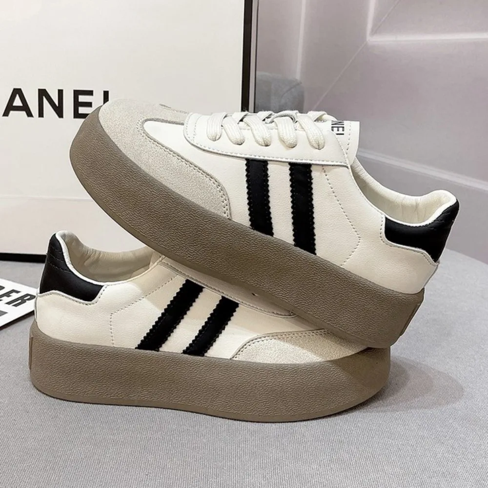 Рисунок 4 - Женские кроссовки на шнуровке