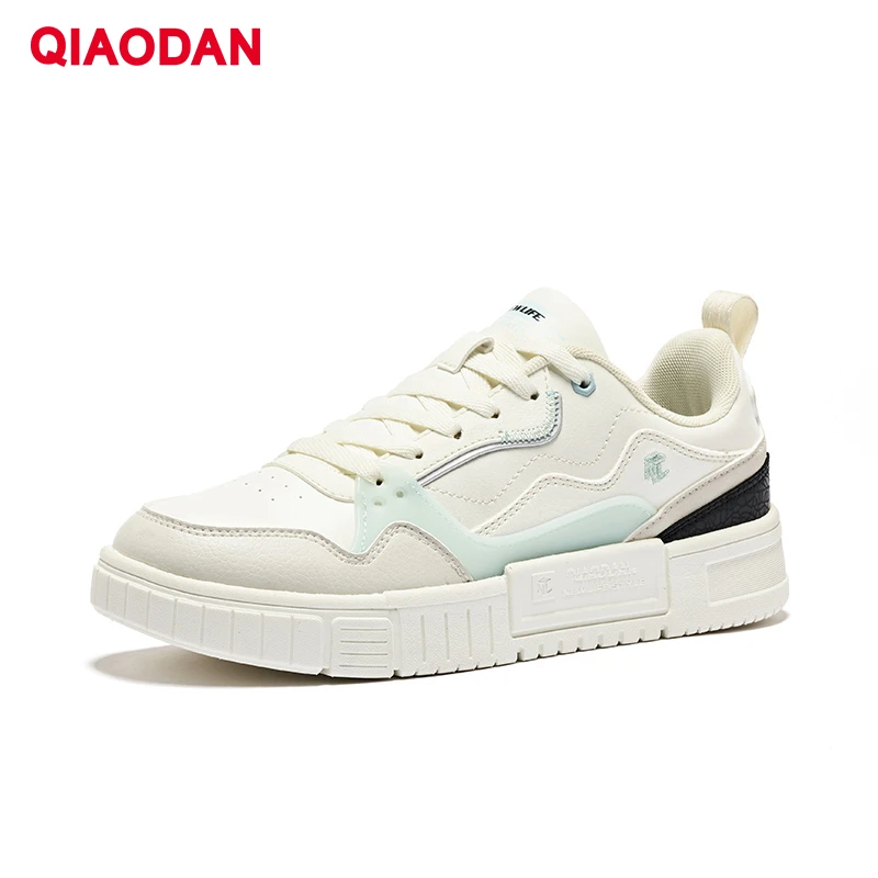 QIAODAN Sneakers Women 2023 Autumn New Commuter Casual Anti-Slippery Balanced Comfortable Skateboarding Shoes GM12230507