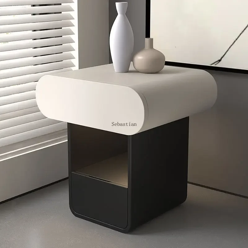 모던 미니멀리스트 침대 옆 테이블, 단단한 나무, 작은 이탈리아 조명, 럭셔리 인터넷 유명인 보관 및 보관 침실 캐비닛 