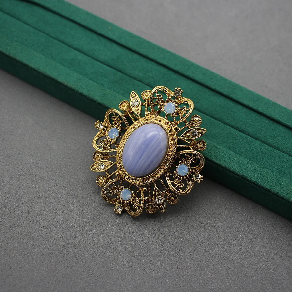 Retro turquoise hollow brooch