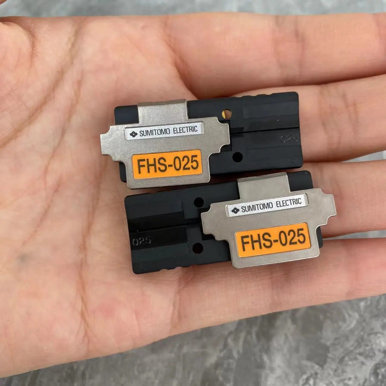 1Pair FHS-025 Original Sumitomo T-71M T-81M T-66 Ribbon Fiber Fusion Splicer Single Core Fiber Bracket Fiber Holder FHS-025