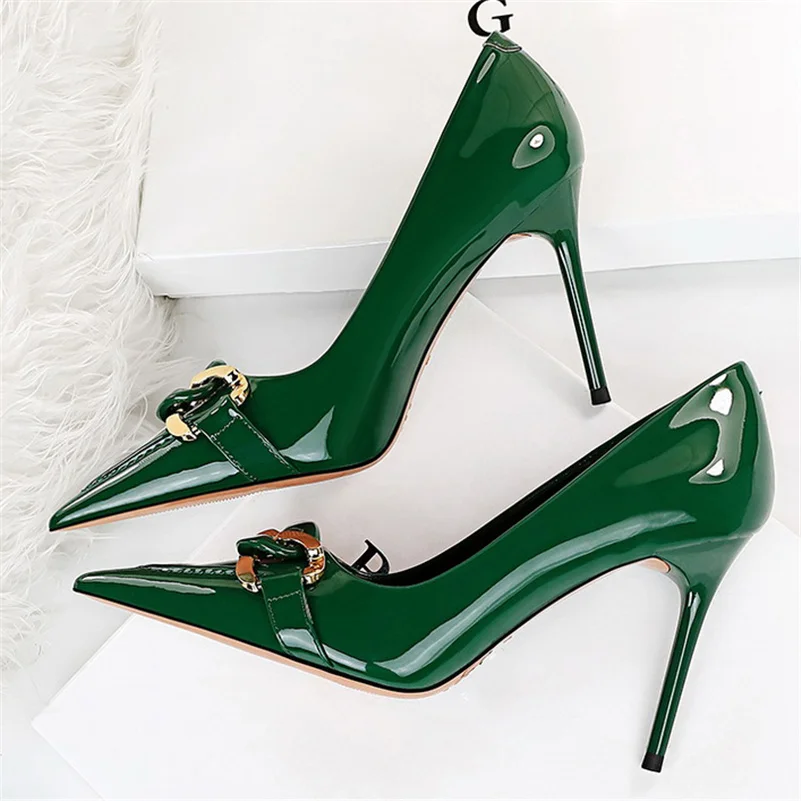 Vrouwen Fetisj 9.5Cm Hoge Hakken Nude Pumps Bruiloft Bruids Stiletto Sexy Groene Hakken Lady Scarpins Office Glossy Lederen Schoenen