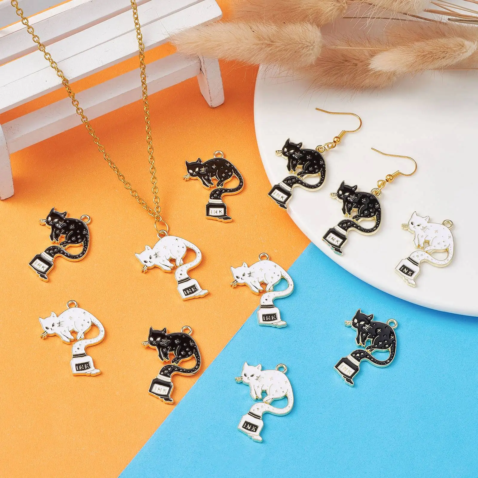 30Pcs 2 Colors Enamel Ink Cat Charms Black and White Cat Charms Lovely Pet Animal Pendants for Keychain Craft Jewelry Making
