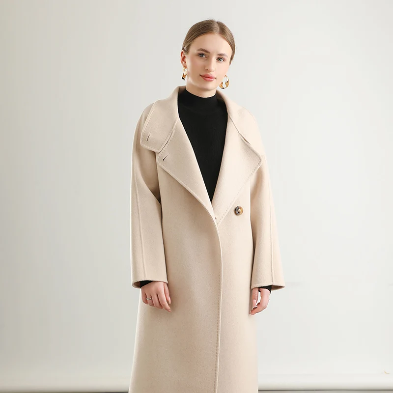 

Reversible wool coat with neck collar