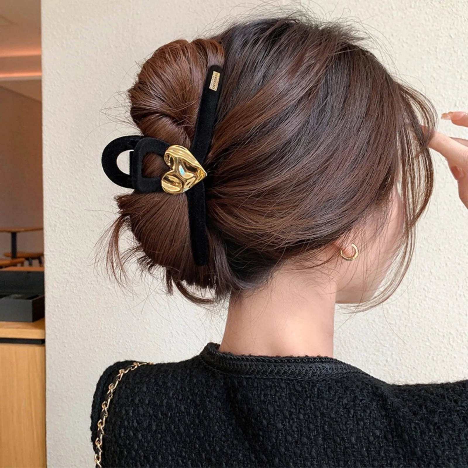 1PCNew Black Velvet Heart Hair Clip for Women Temperament Hair Claw Clips Large Size Hairpin Franch Girl Winter Hair Accessories