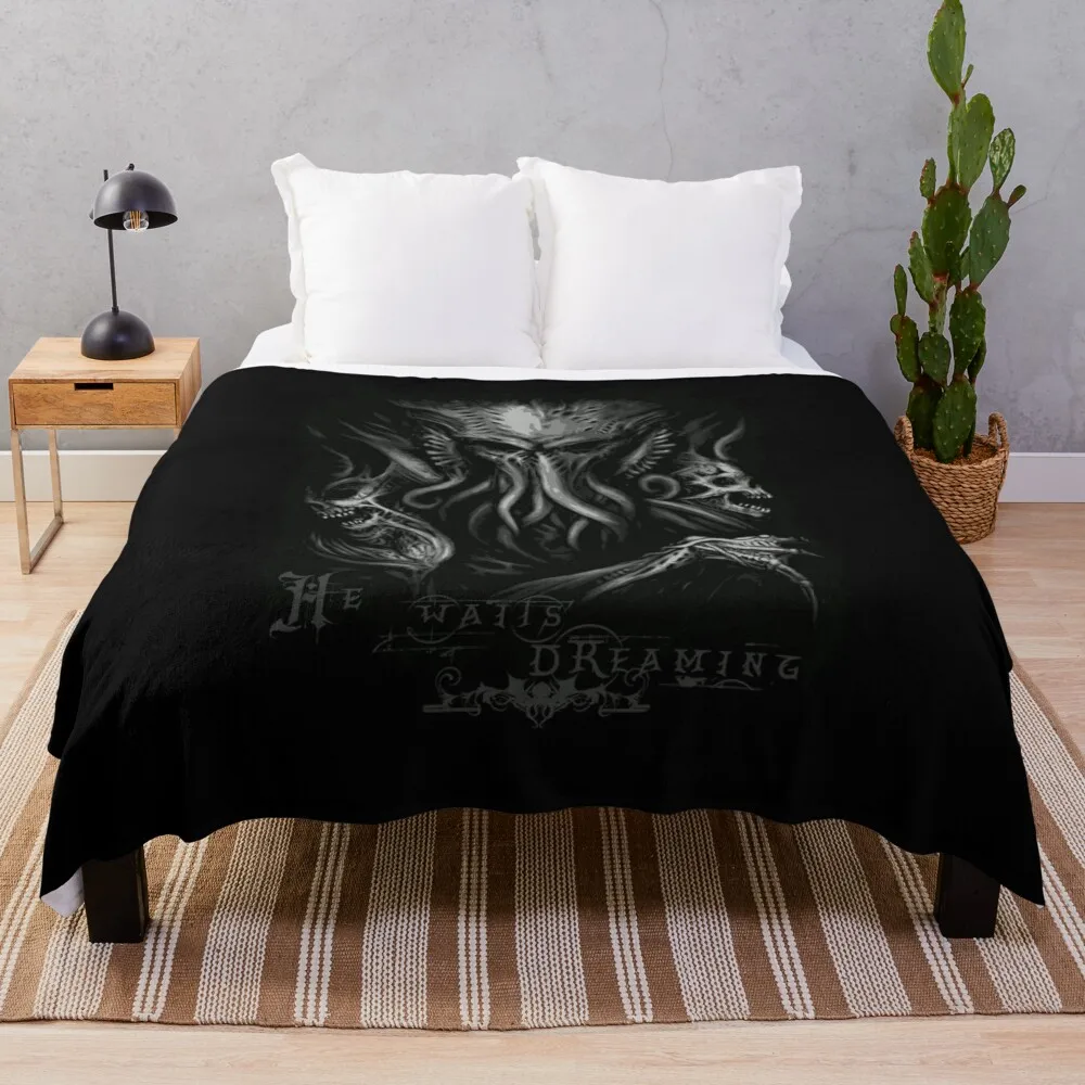 

Cthulhu 'He waits dreaming' (H.P. Lovecraft) Throw Blanket Sofa Quilt