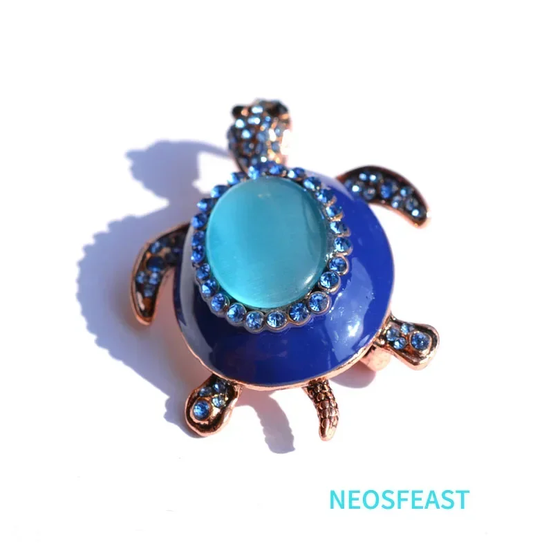 Blue Color Resin Sea Turtle brooches Rhinestone Corsage for Women Coat Garments Ladies Gifts Elegant Breast Pin Fashion Jewelry