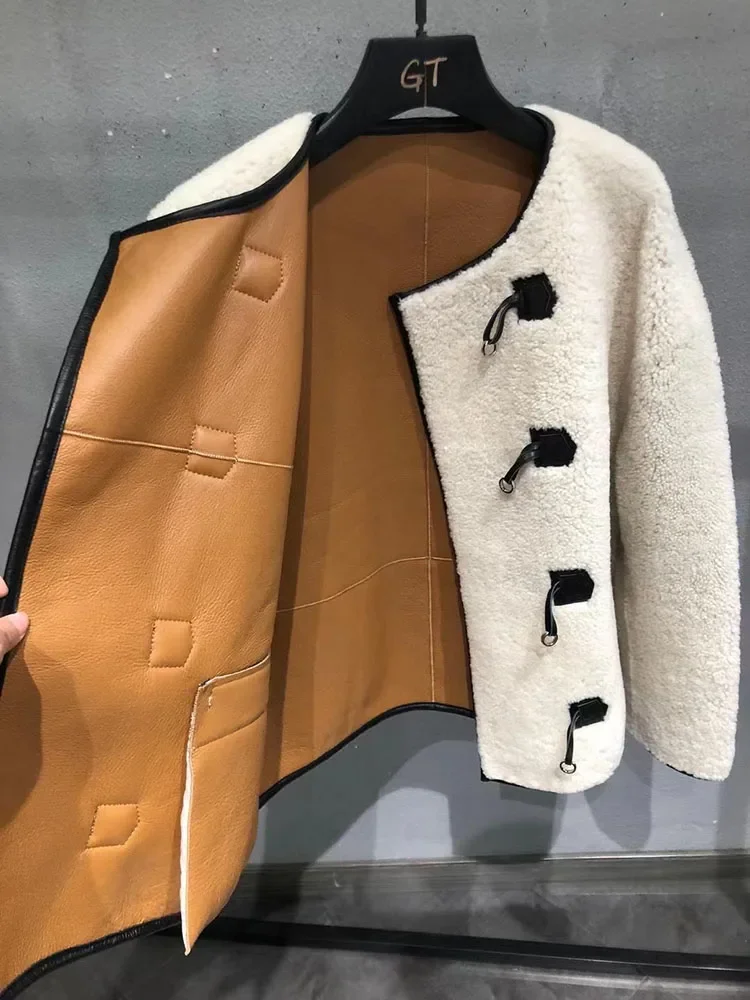 Рисунок 2 - Женская двухсторонняя куртка из