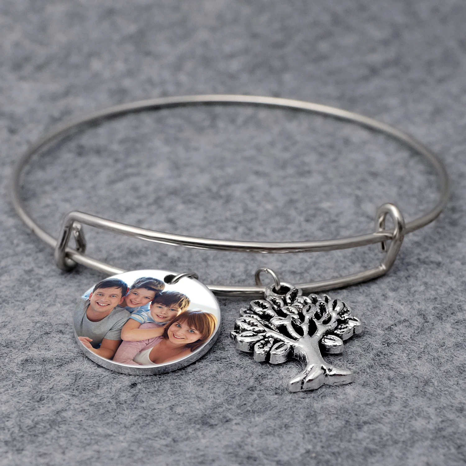 

Personalized Name Bracelets Family Photo Bangle Custom Names Bracelet Round Family Tree Bracelet Men Women Jewelry Birthday Gift