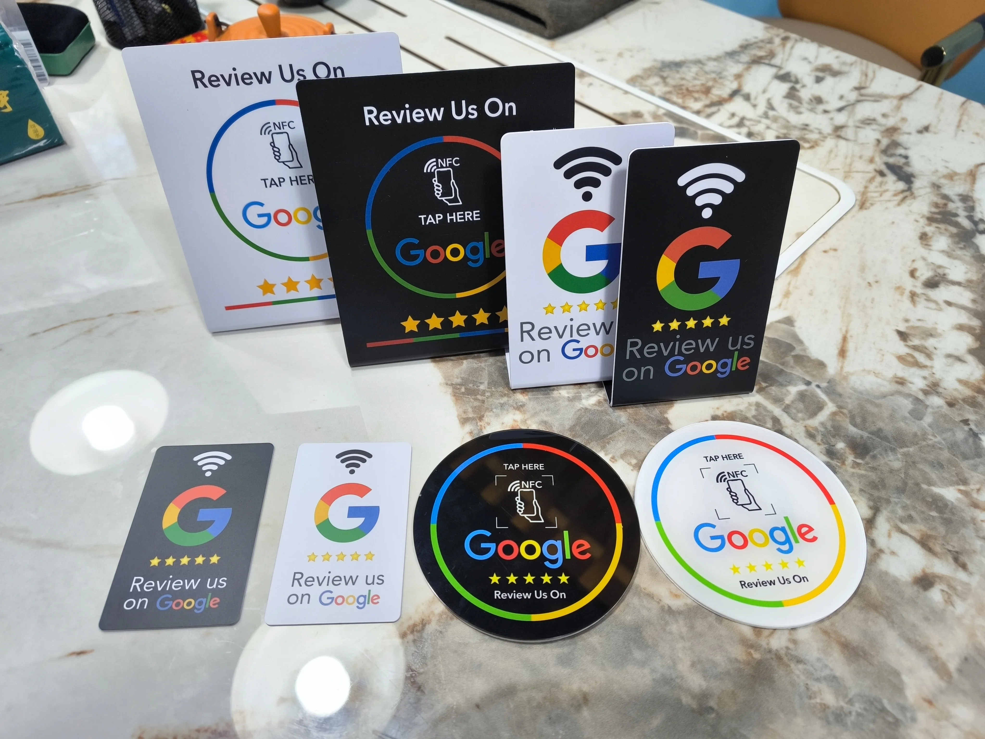 13.56Mhz 프로그래밍 가능 Google 리뷰 카드 NFC 스테이션 테이블 NFC Google 리뷰 디스플레이 벤딩 카드 스탠딩 브랜드 브래킷