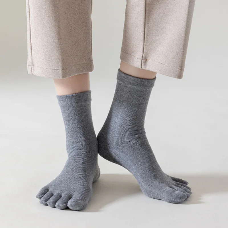Calcetines de algodón orgánico con cinco dedos para mujer y niña, medias antideslizantes sólidas para Yoga, Pilates, Fitness, Harajuku, con dedos de los pies