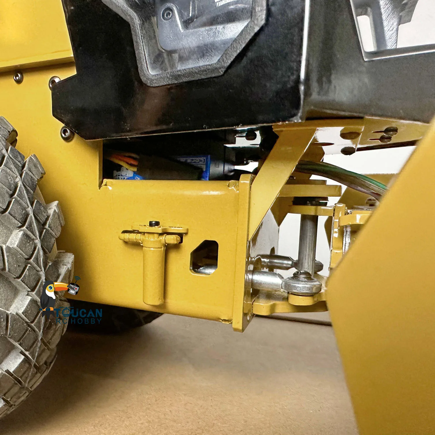 JZM CS11 RC Metal Road Roller Painted Assembled Model 1/12 Remote Control Engineering Vehicle Car Light System Toy TH22653 5