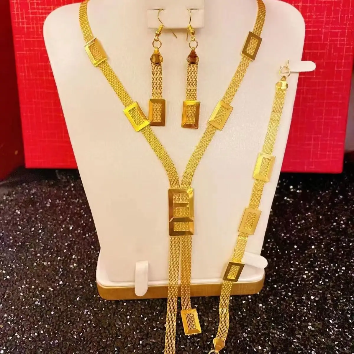 Рисунок 3 - Позолоченные Свадебные Ювелирные