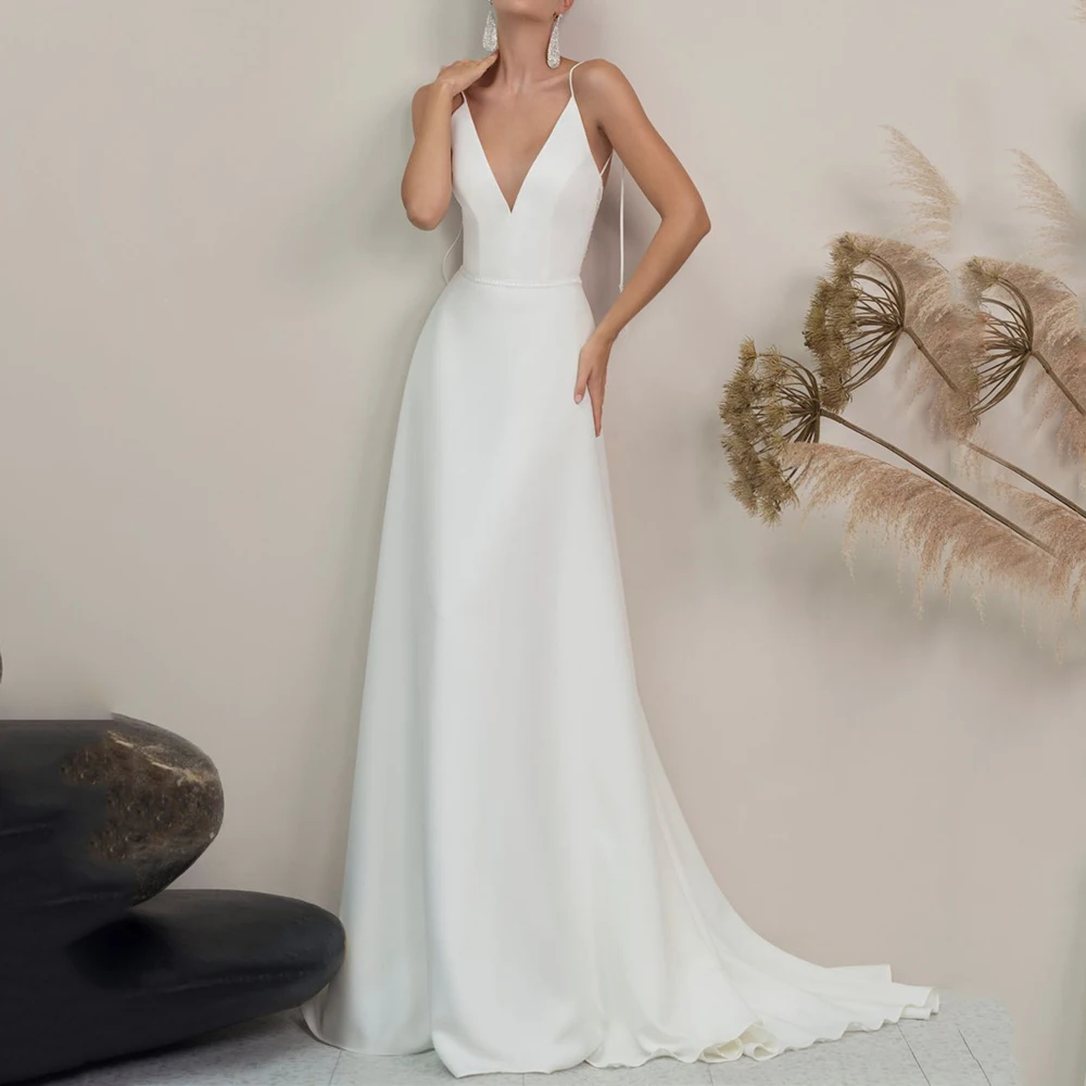 

Sexy Open Back A-Line Wedding Dress Spaghetti Straps Sleeveless V-Neck with Lace Applique Bride Floor Length Sweep Train Gowns