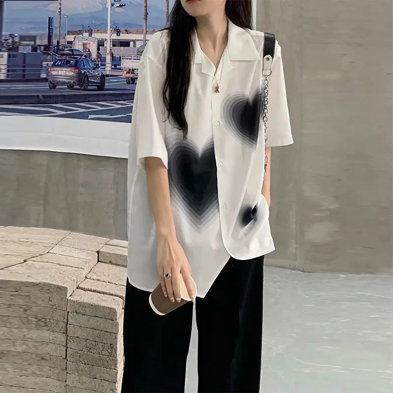 

Women Short Sleeve Shirts Vintage Harajuku Heart Print Loose Casual Button up Shirts Simple White Blouse Top Female New