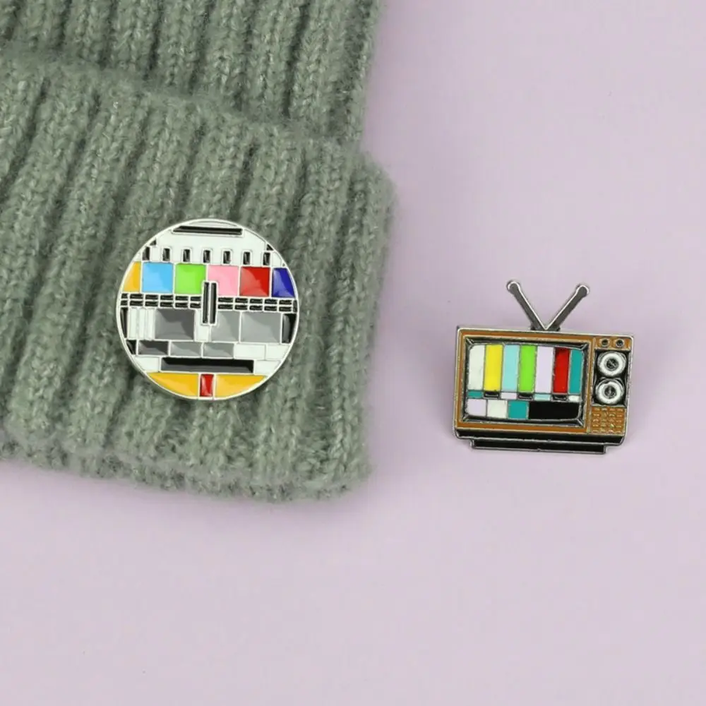 

No Signal Vintage TV Pin Metal Badge Snowflake Screen Retro Antenna TV Pins Test Rainbow Television Brooches Friends