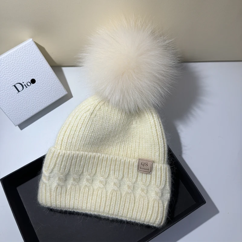 Iceland high-end real fox fur ball rabbit plush knitted hat star style woolen hat for women warm and trendy in autumn and winter 6