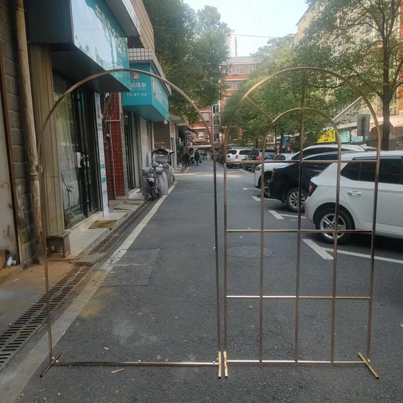 

Блестящая Золотая Цветочная композиция, сцена свадебной цветочной арки, приветственный баннер, воздушные шары, фоны, наружный газон, сад