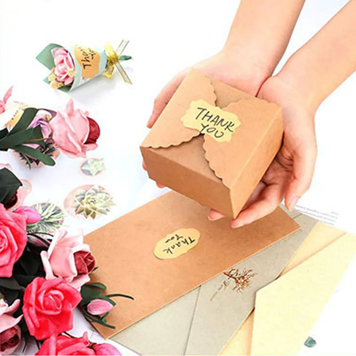 Label stickers 300pcs/roll Kraft Paper Stickers Blank Labels Handmade Gifts Tags Decoration Paper Spice Jar Label DIY Envelope Sealing Sticker