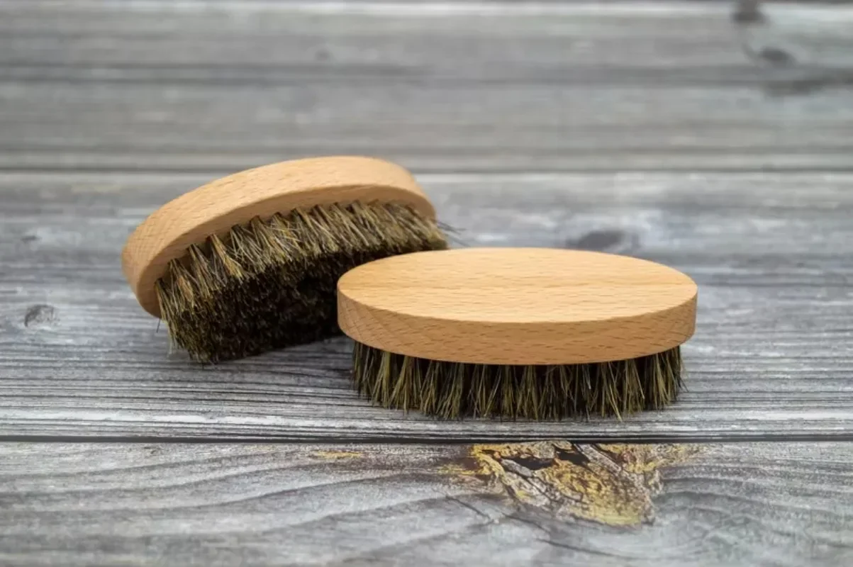 Spazzola per barba in legno per uomo Pettine in legno naturale Setola di cinghiale Spazzola per baffi Spazzola per onde da uomo da viaggio Regali Compleanno Cura della barba - immagine 5