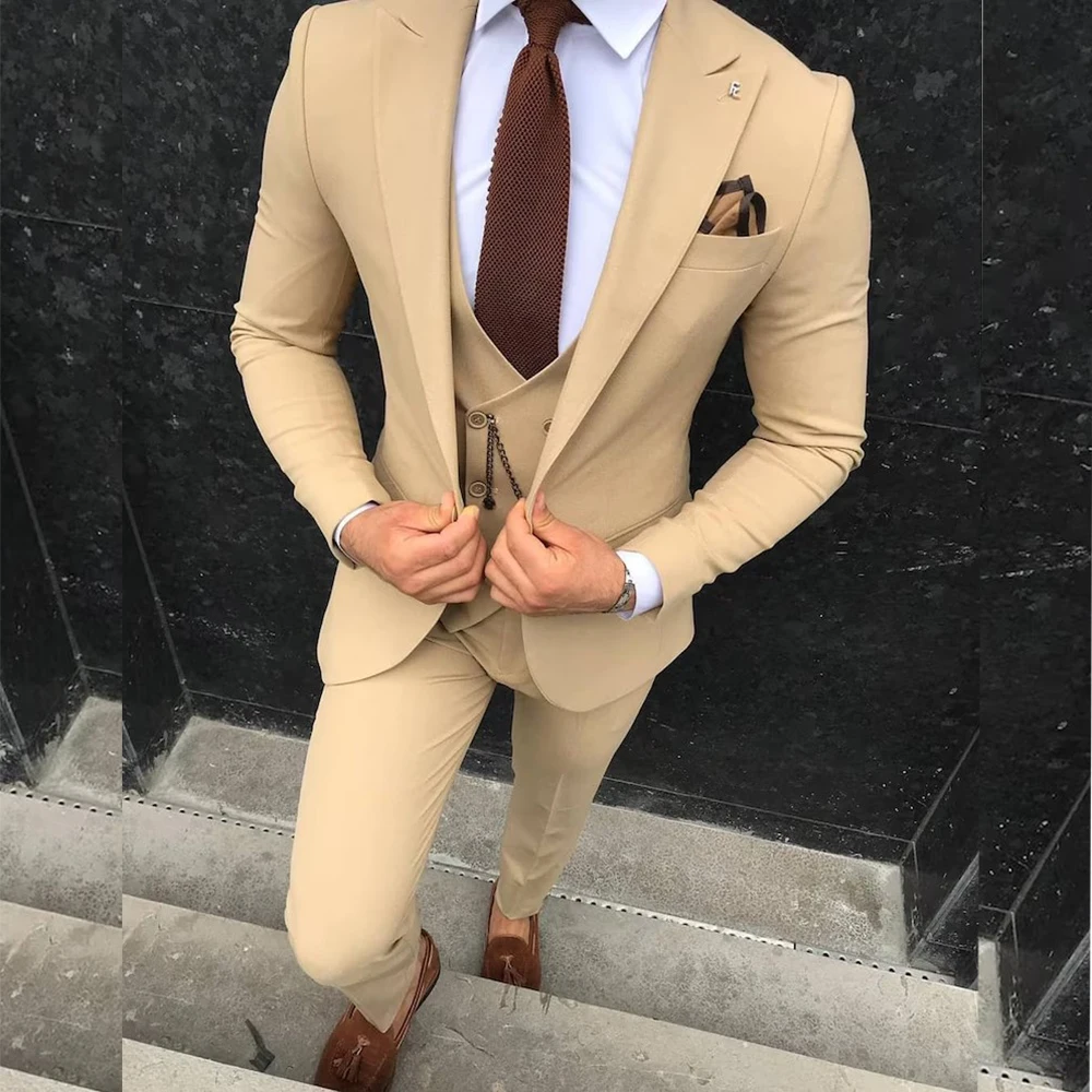 

Luxury Khaki Suits for Men Blazer Regular Outfits Peaked Lapel Single Breasted Formal 3 Piece Jacket Pants Vest Wedding Groom