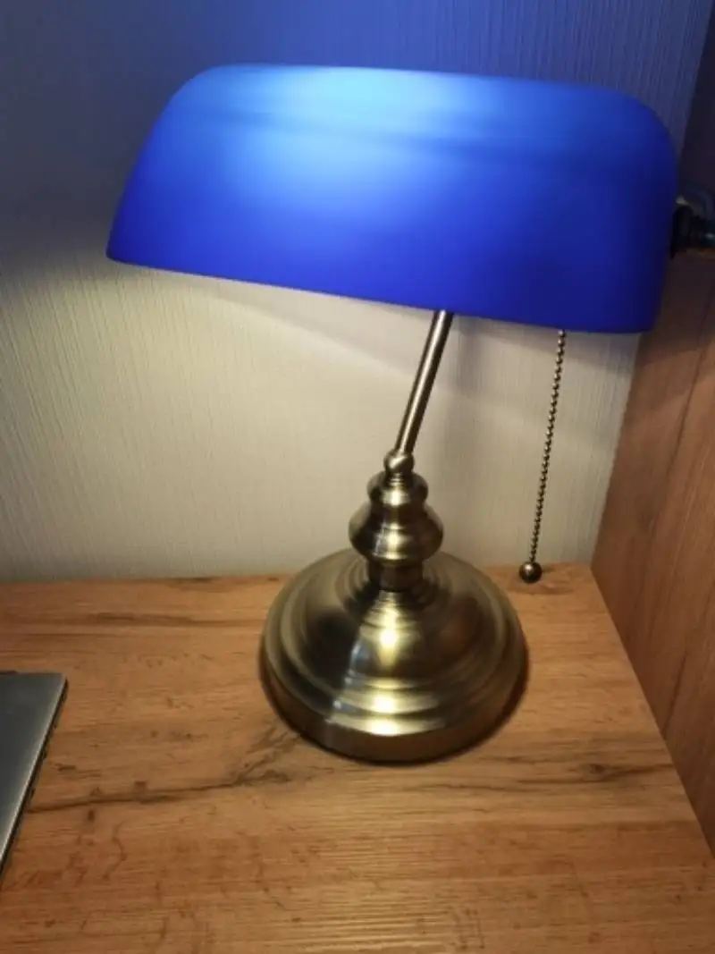 https://ae01.alicdn.com/kf/S7e99d83a2eea4fe99a55a7b6caeef6c8B/Retro-industrial-Classical-E27-banker-table-lamp-Green-glass-lampshade-cover-with-switch-desk-lights-for.jpg