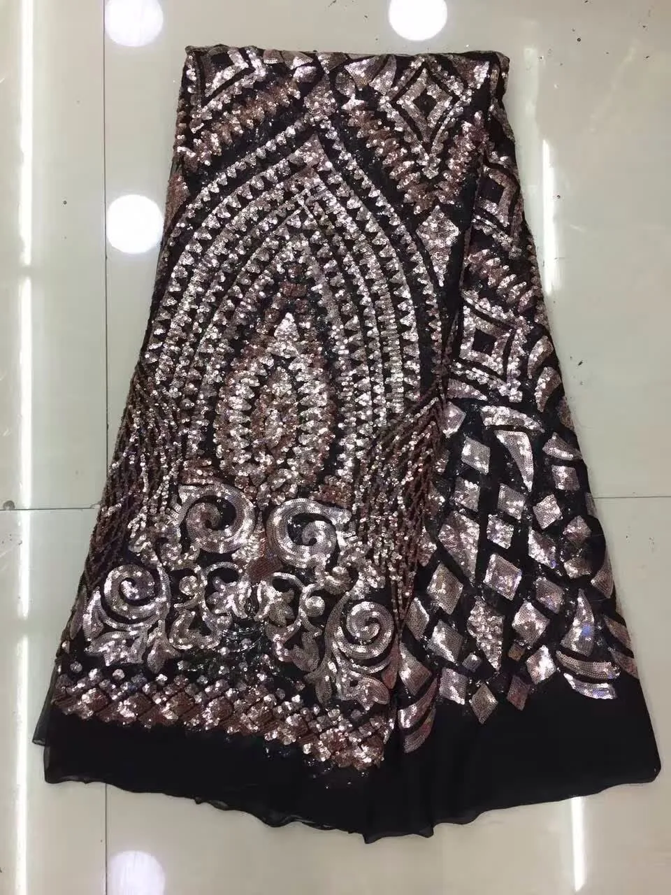 

Gold and Black Sequin Lace Fabric 4.5*1.35meters 2017 African Lace Fabric with Sequins High Quality French Sequin Fabric LJ891