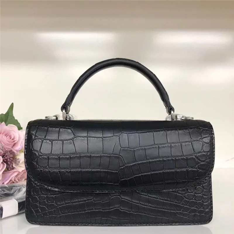 Рисунок 6 - Женская маленькая сумочка из натуральной