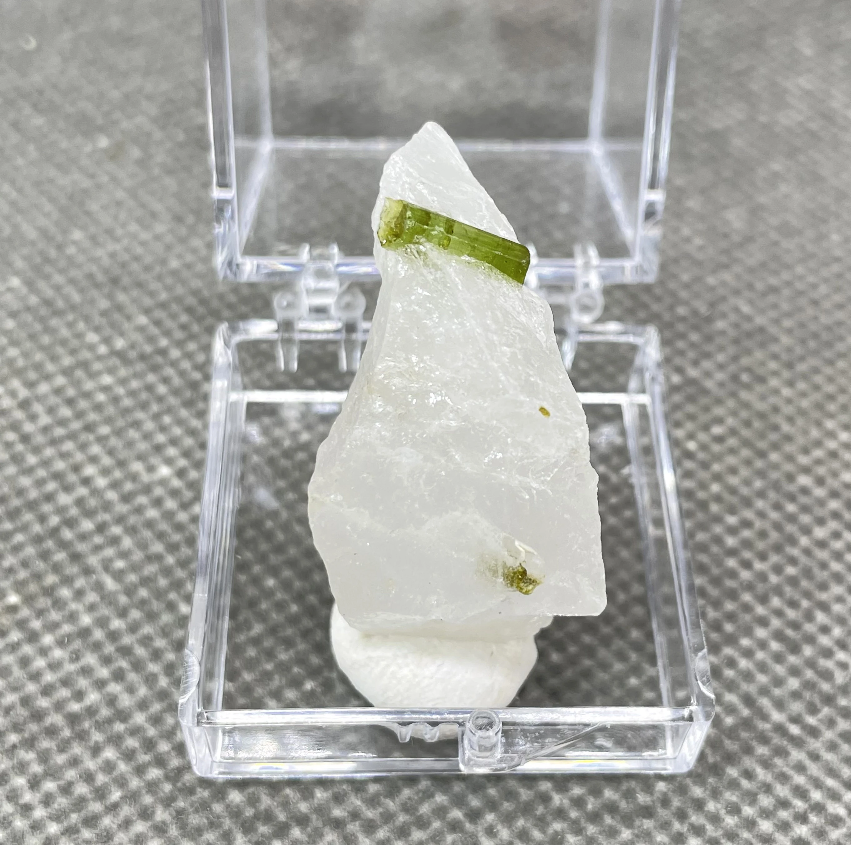 Natural green tourmaline pillars mineral crystal specimens + box size 3.4 cm + healing quartz crystals and stones rock gemstone 5