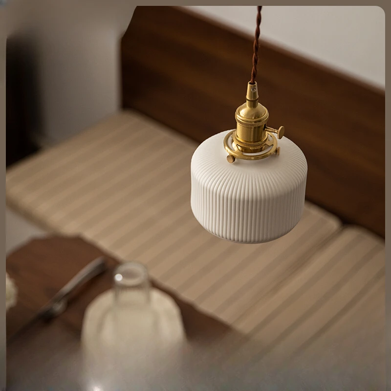 

Zhiyin Vintage Brass Ceramic Pendant Lamp Nordic Simple and Creative Restaurant Coffee Shop Teahouse Entrance Bar Atmosphere