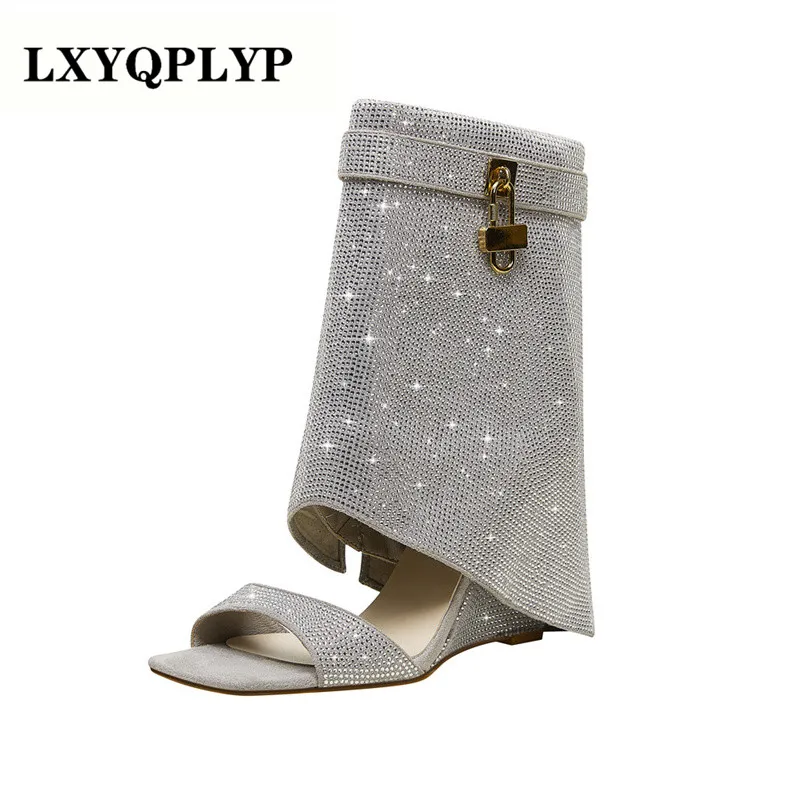 

2023 New European-American Style Round Toe Slope Heel Fashion Rhinestone Middle Leg Pants Cool Boots Large Women's Boots