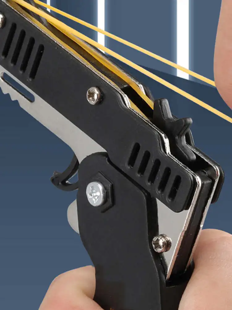 1PCS keychain gun 60 rubber bands Shooting Pistol Alloy Kid Outdoor Party metal gift boyfriend Gift Funny rubber band gun