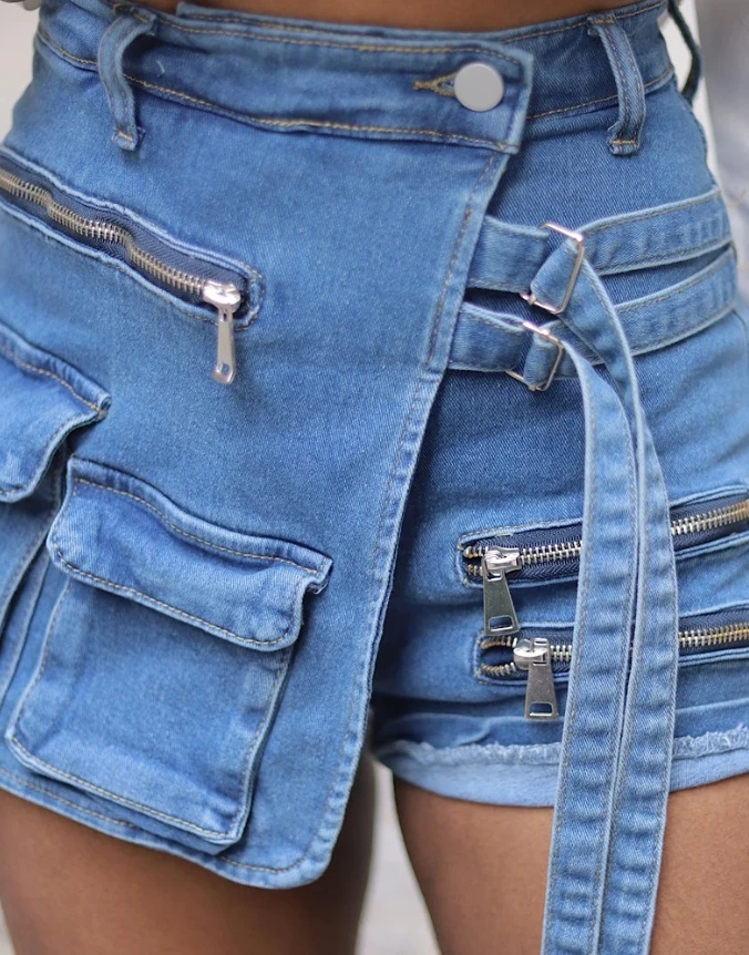 Women's Spicy Girl Style Denim Shorts 2024 Multi Pocket Zipper Design Wraps Front Asymmetric Hem Denim Shorts