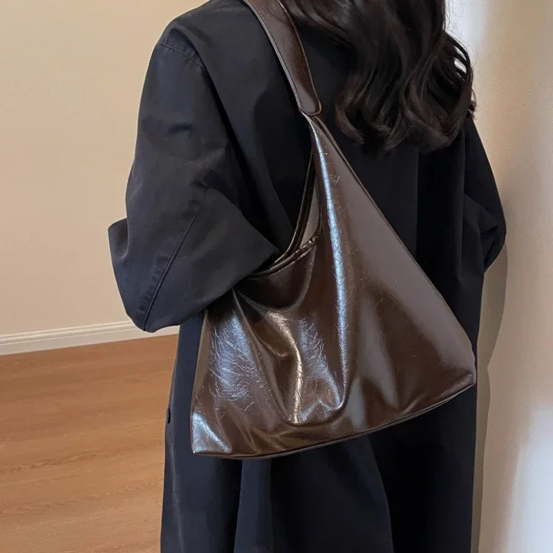 Large Capacity Red Bag For Women 2025 New Retro Texture Single Shoulder Tote Bags Fashion Versatile Casual Ladies Handbags 3