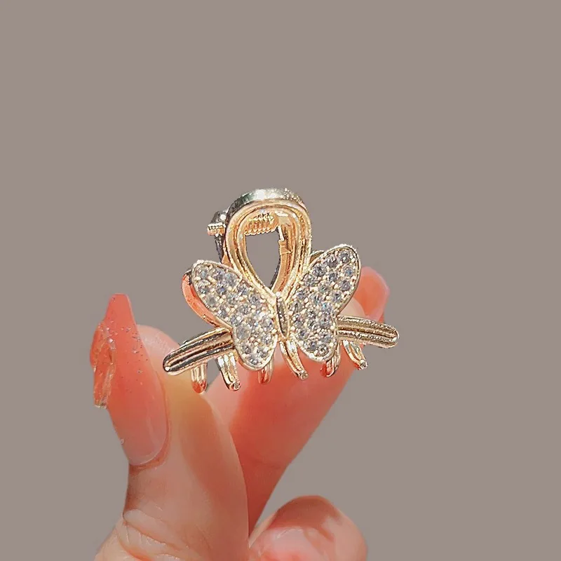 

Fashionable and Stylish Hair Accessory with Butterfly Gems and Sweet Design Alloy Shark Design Hair Clip