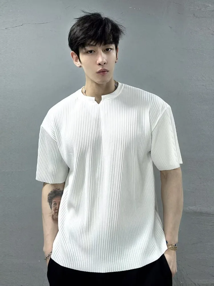

Man T-shirt Summer V-neck Fold Loose Fitting Solid Color Breathable Leisure Motion Body Building Short Sleeved Korea